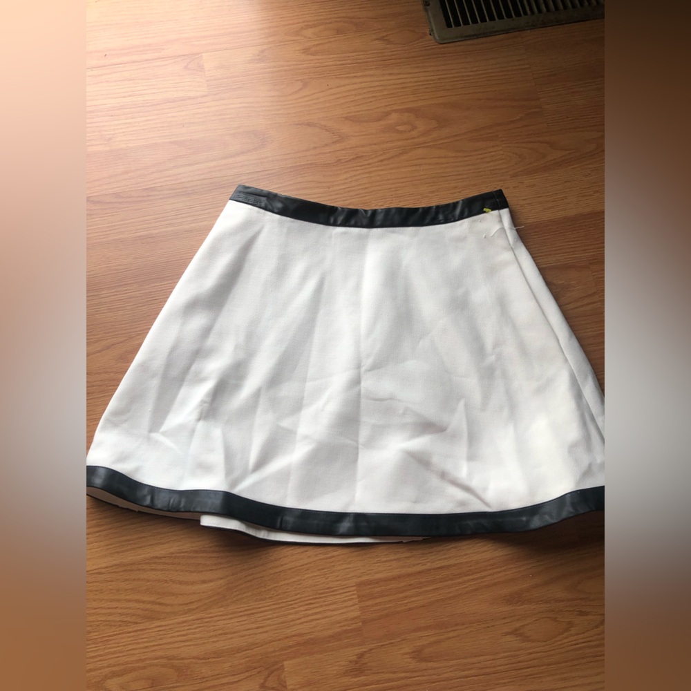 Banana Republic White Skirt with Black Trim